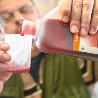 Provozní látky, kanystry, odměrky